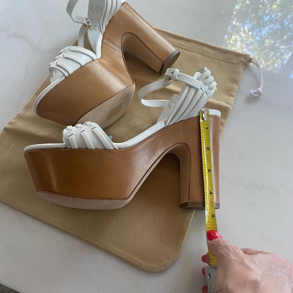 SERGIO ROSSI ~ PLATFORM WHITE SANDALS, SIZE 37.5 - Picture 6 of 9